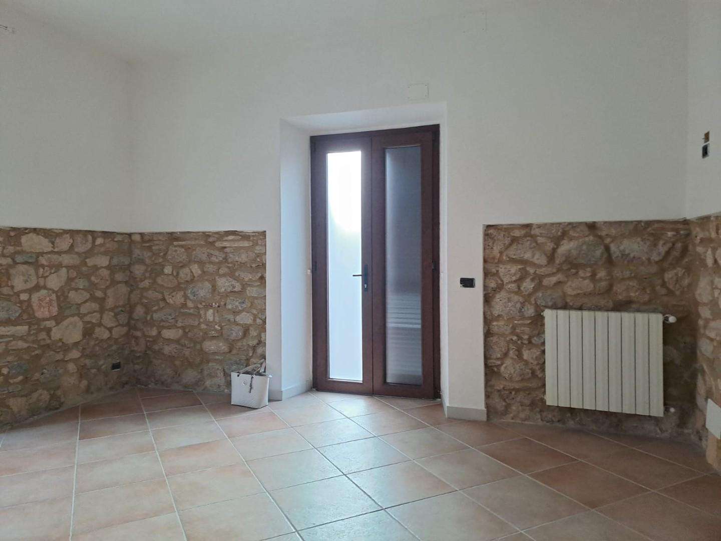 appartamento in vendita a Carrara in zona Codena