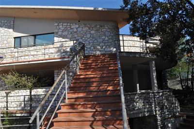 casa indipendente in vendita a Carrara in zona Bergiola