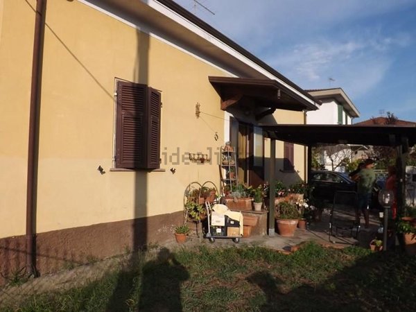 casa indipendente in vendita a Carrara in zona Fossone