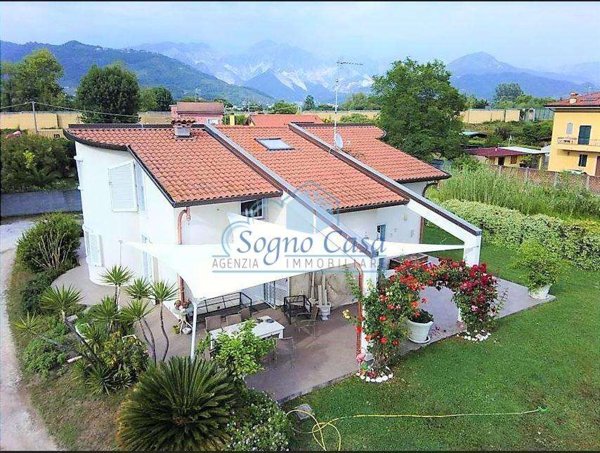 casa indipendente in vendita a Carrara in zona Marina di Carrara