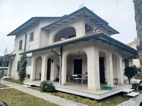 casa indipendente in vendita a Carrara in zona Marina di Carrara