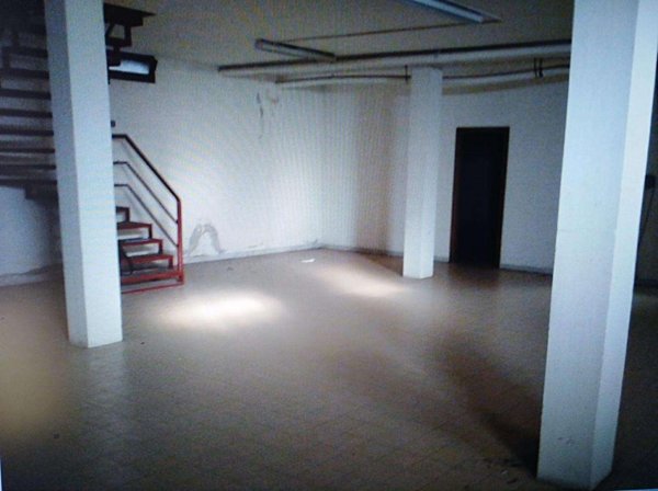 locale di sgombero in vendita a Carrara in zona Bonascola