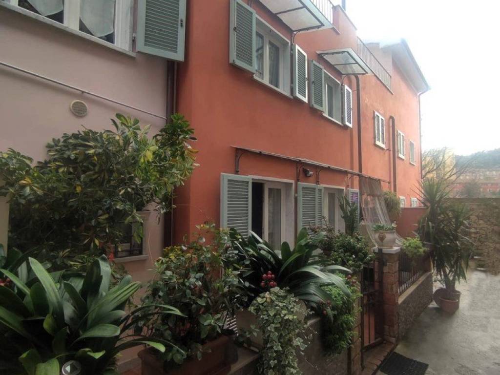 appartamento in vendita a Carrara in zona Fossola