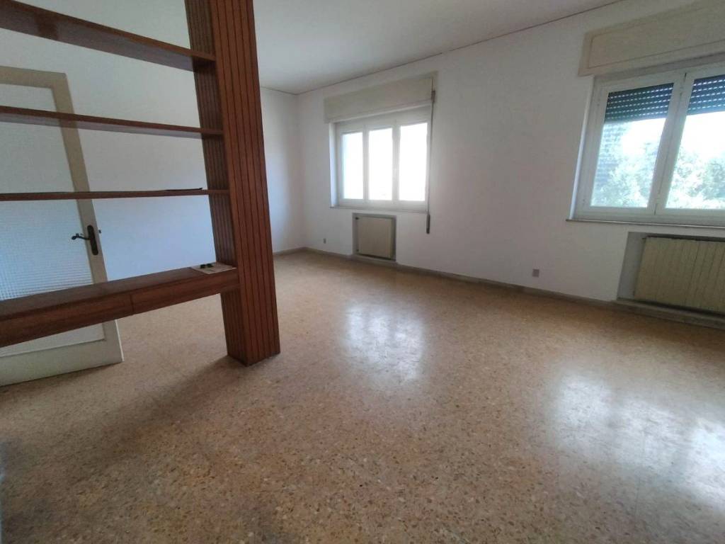 appartamento in vendita a Carrara in zona Marina di Carrara