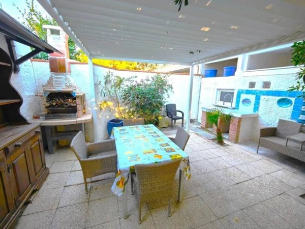 appartamento in vendita a Carrara in zona Marina di Carrara