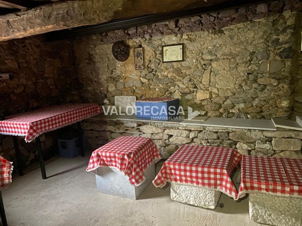 casa indipendente in vendita a Carrara in zona Bedizzano