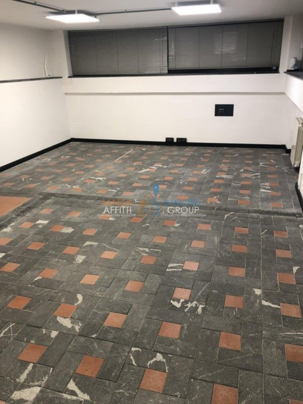 ufficio in vendita a Carrara in zona Marina di Carrara