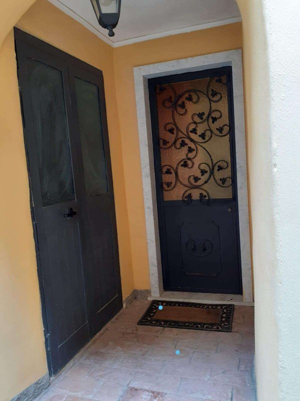 intera palazzina in vendita a Carrara in zona Fontia