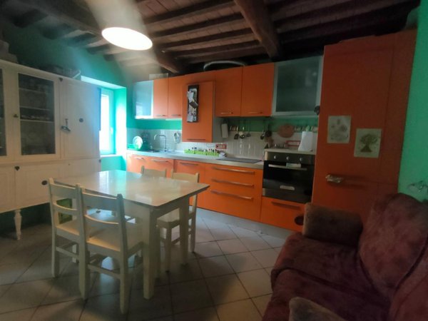 appartamento in vendita a Carrara in zona Avenza