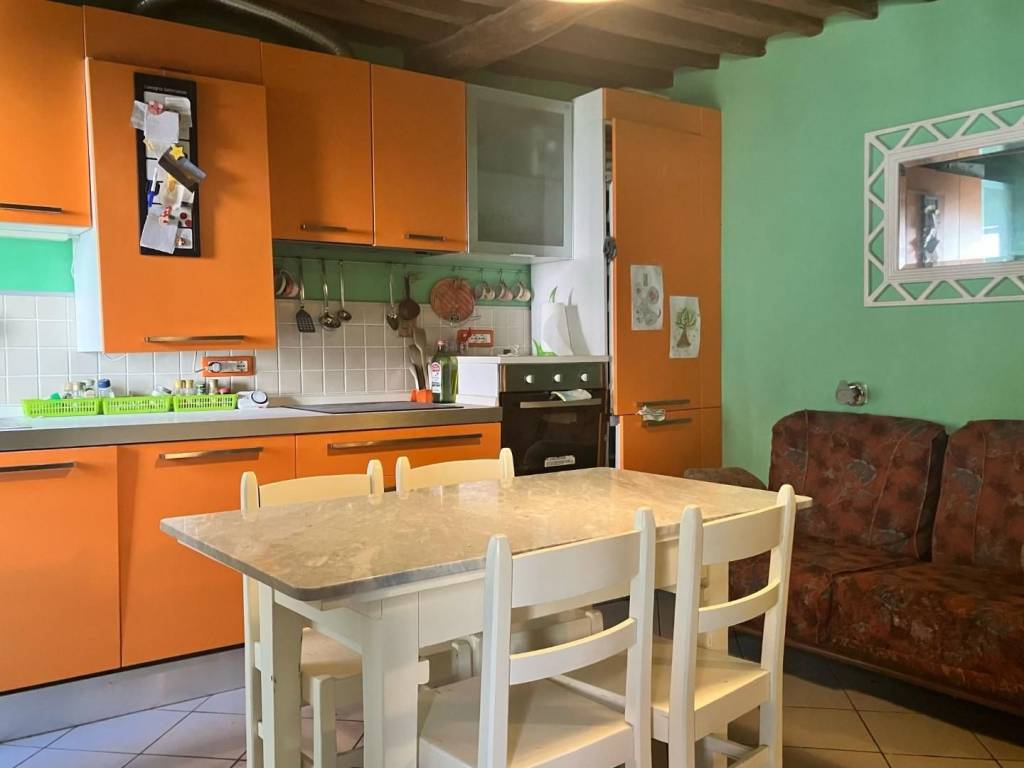 appartamento in vendita a Carrara in zona Avenza