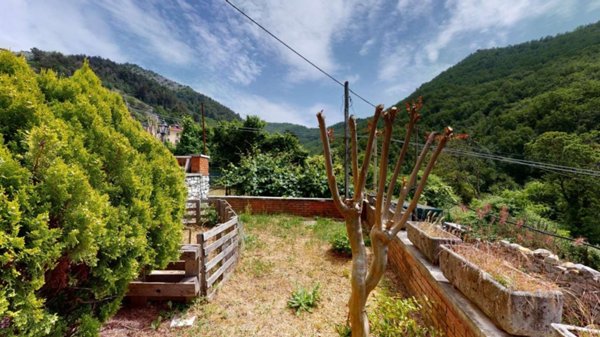 casa indipendente in vendita a Carrara in zona Colonnata