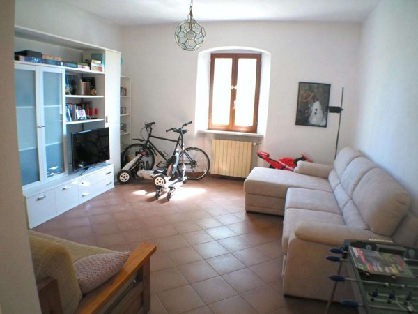 appartamento in vendita a Carrara in zona Avenza