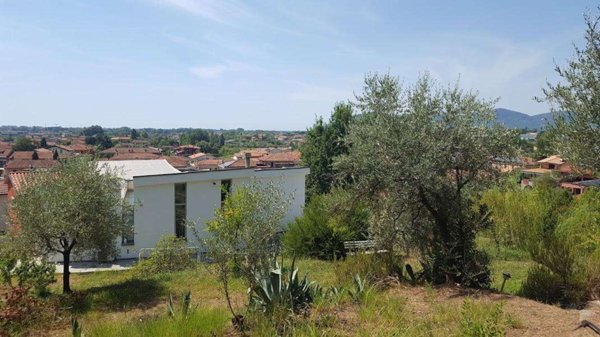 casa indipendente in vendita a Carrara in zona Fossone