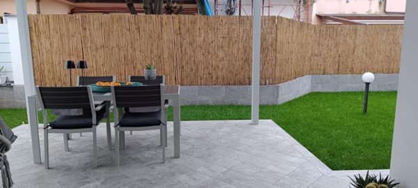casa indipendente in vendita a Carrara in zona Marina di Carrara