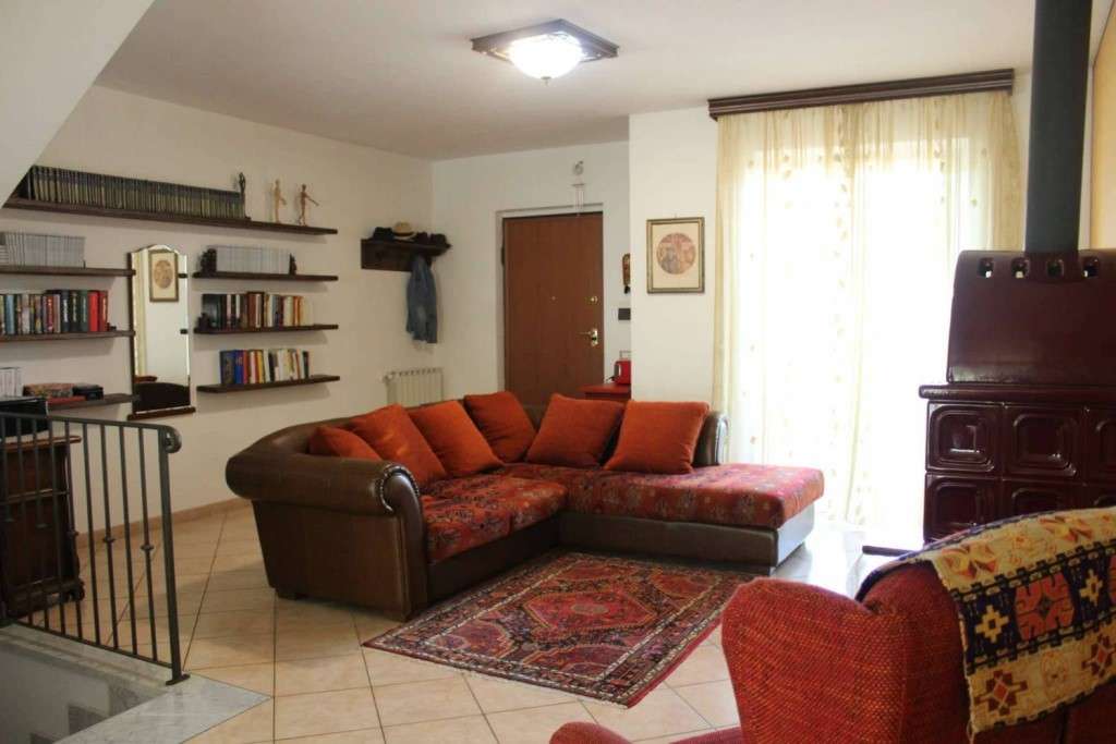 appartamento in vendita a Carrara in zona Bonascola