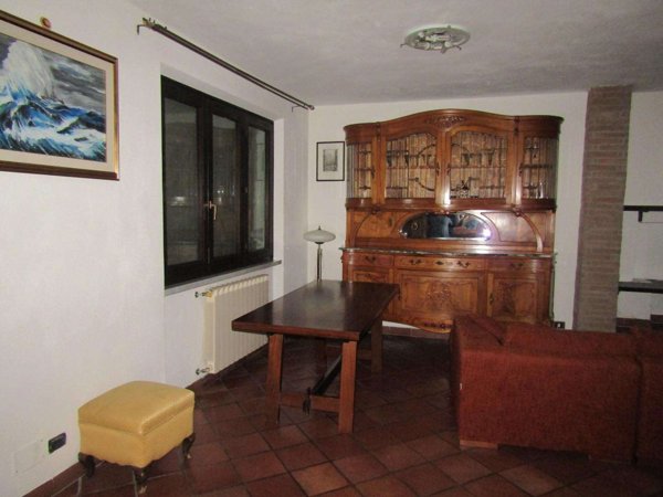 intera palazzina in vendita a Carrara in zona Fossone