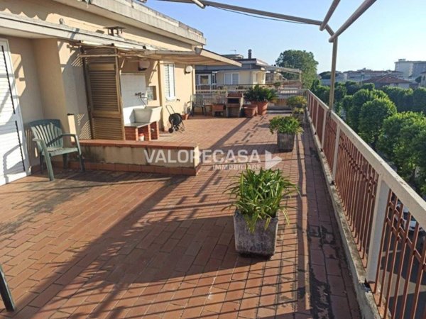 appartamento in vendita a Carrara in zona Marina di Carrara
