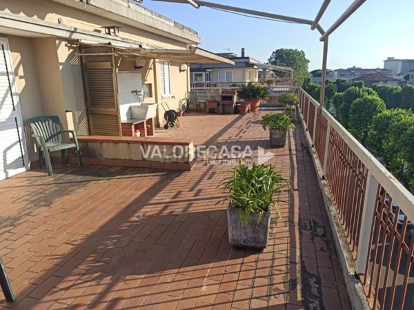 appartamento in vendita a Carrara in zona Marina di Carrara