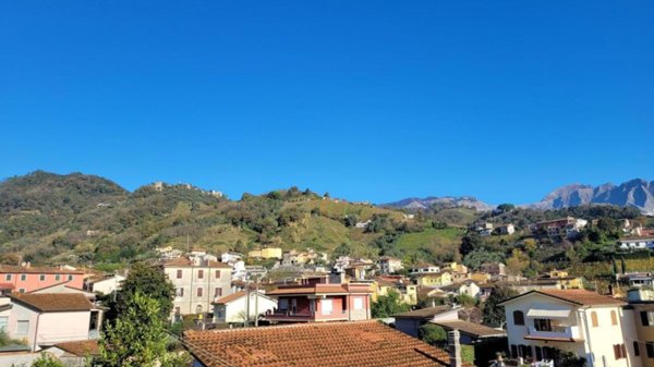 appartamento in vendita a Carrara in zona Fossola