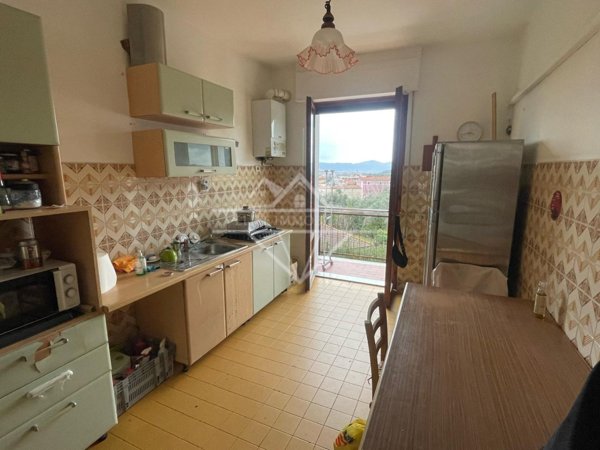 appartamento in vendita a Carrara in zona Bonascola