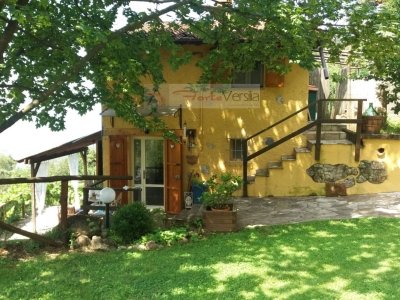 casa indipendente in vendita a Carrara
