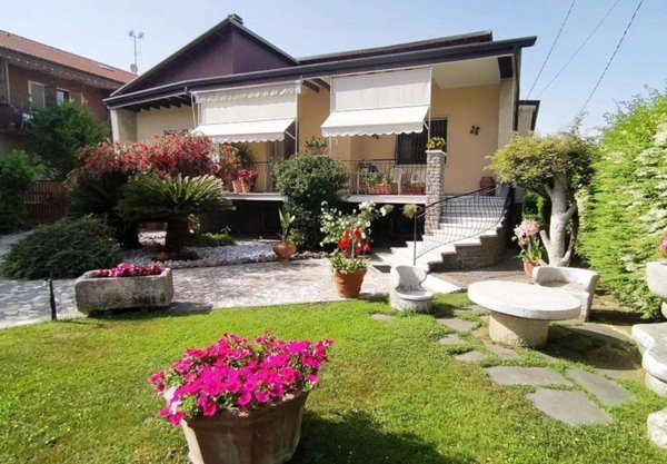 casa indipendente in vendita a Carrara in zona Marina di Carrara