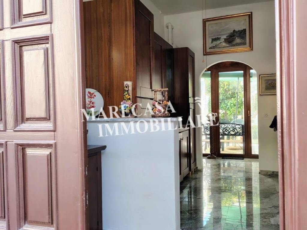 appartamento in vendita a Carrara in zona Marina di Carrara