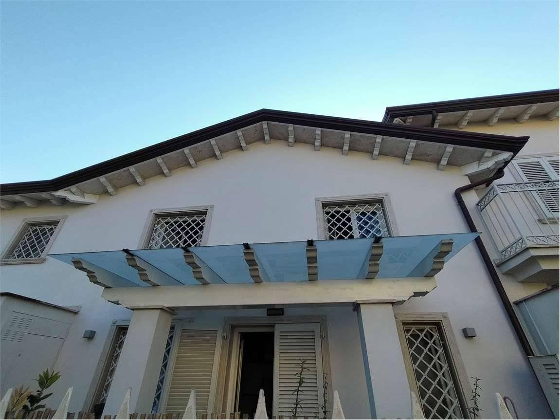casa indipendente in vendita a Carrara in zona Marasio