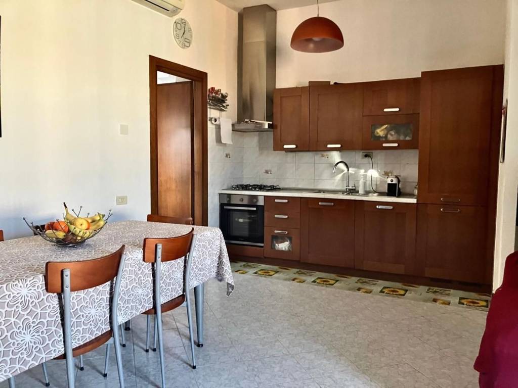 appartamento in vendita a Carrara in zona Avenza