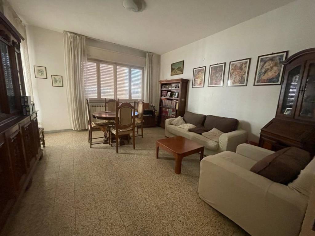 appartamento in vendita a Carrara in zona Avenza