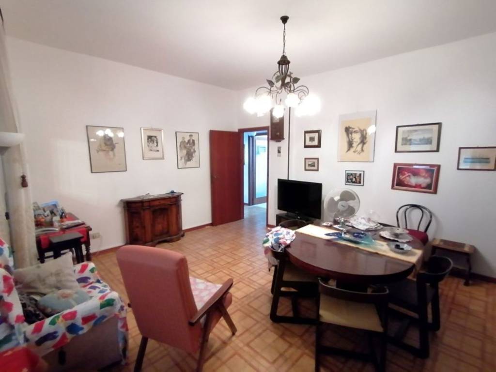 appartamento in vendita a Carrara in zona Avenza