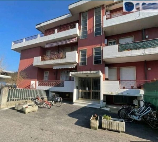 appartamento in vendita a Carrara in zona Marina di Carrara