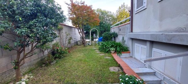 appartamento in vendita a Carrara in zona Marina di Carrara