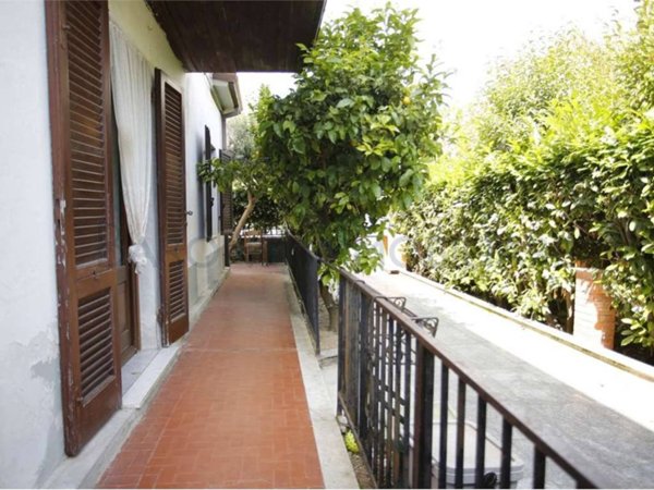 appartamento in vendita a Carrara in zona Nazzano