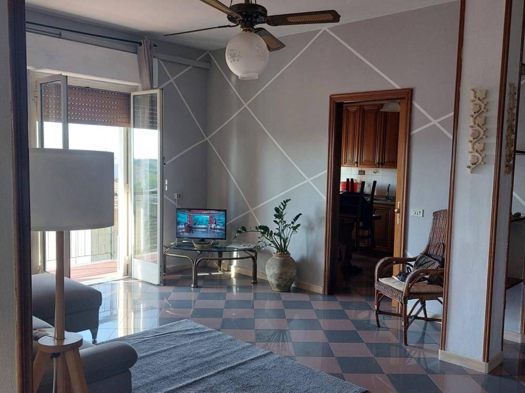appartamento in vendita a Carrara in zona Avenza
