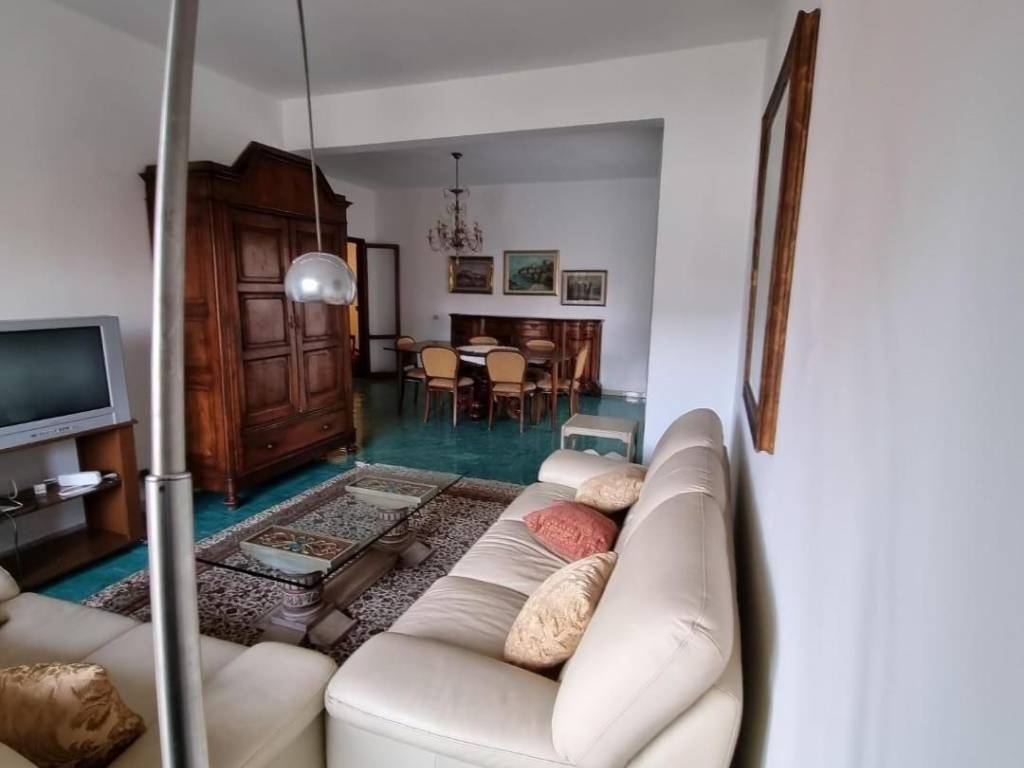 appartamento in vendita a Carrara in zona Marina di Carrara