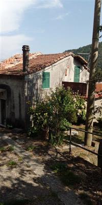 casa indipendente in vendita a Carrara