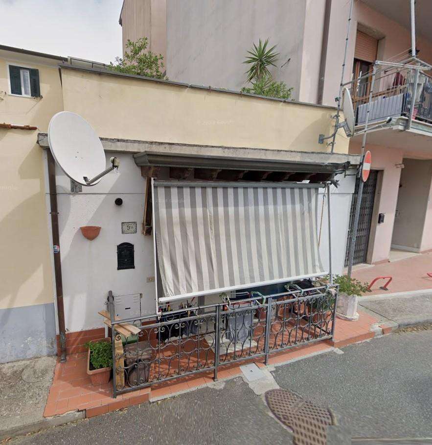 appartamento in vendita a Carrara in zona Avenza