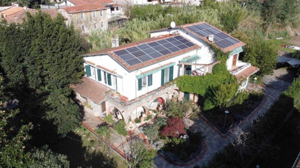 casa indipendente in vendita a Carrara in zona Fontia