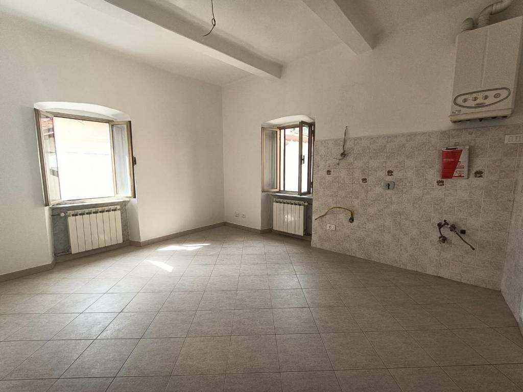 appartamento in vendita a Carrara in zona Miseglia