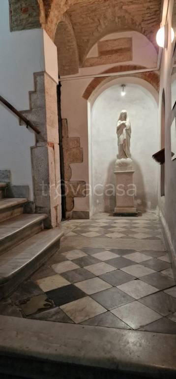 appartamento in vendita a Carrara in zona Centro Città
