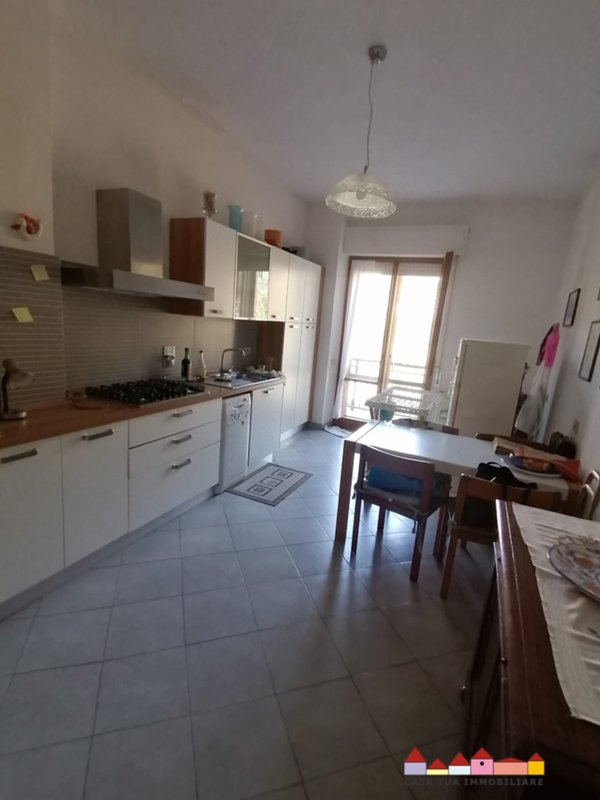 appartamento in vendita a Carrara in zona Fabbrica