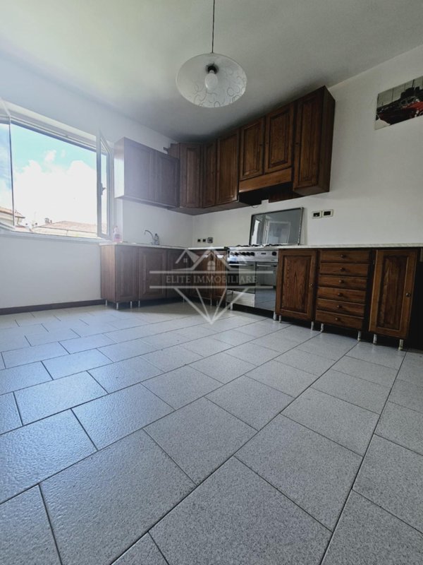appartamento in vendita a Carrara in zona Marina di Carrara