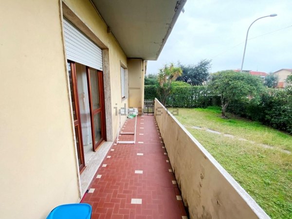 appartamento in vendita a Carrara in zona Marina di Carrara