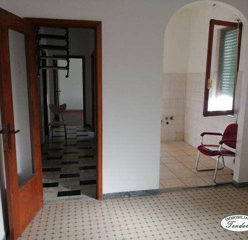appartamento in vendita a Carrara in zona Stadio