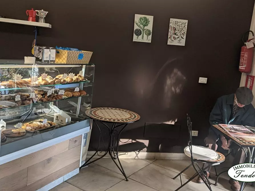 negozio in vendita a Carrara in zona Avenza