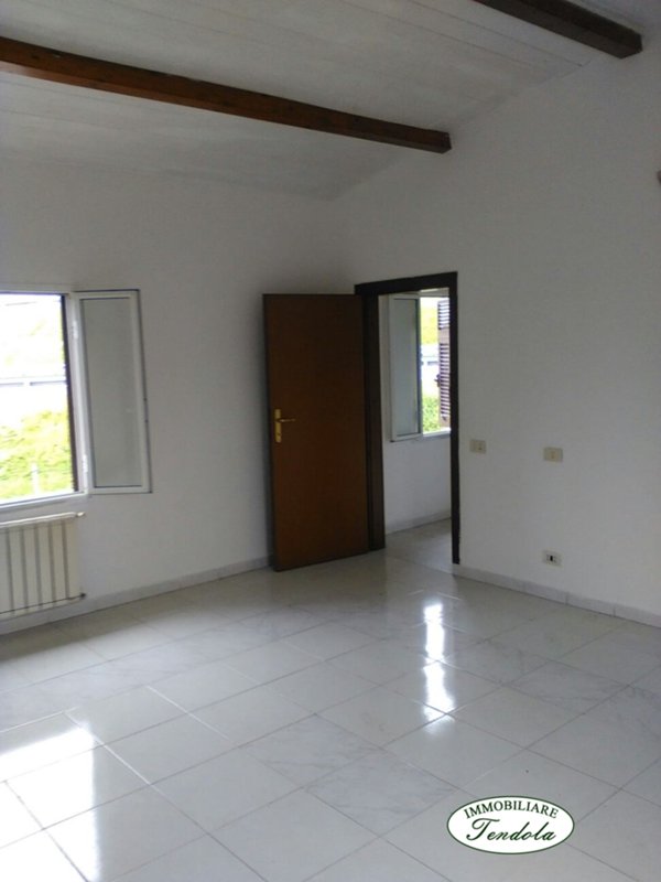 appartamento in vendita a Carrara in zona Marina di Carrara
