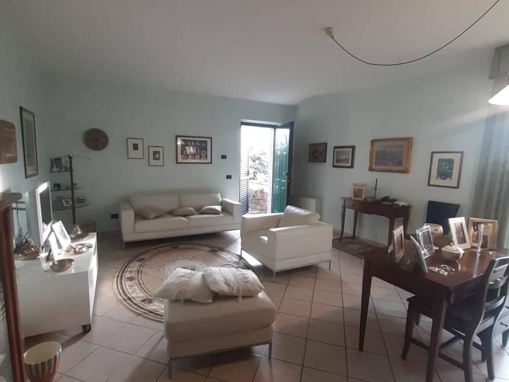 casa indipendente in vendita a Carrara