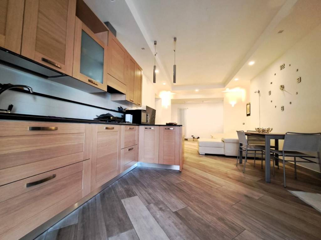 appartamento in vendita a Carrara in zona Marina di Carrara