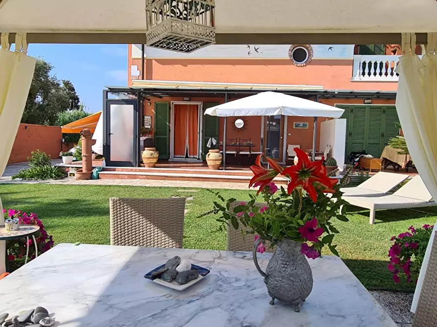casa indipendente in vendita a Carrara in zona Marina di Carrara